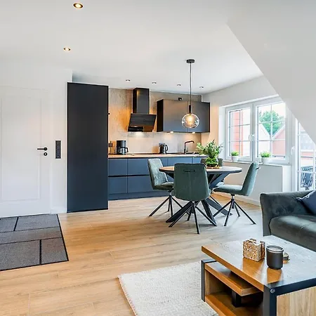 Apartment Alina, Frisch Renoviert Mit Balkon! *