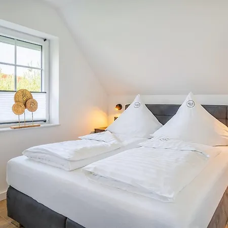 Alina, Frisch Renoviert Mit Balkon! *